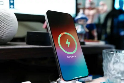 濉溪苹果15换屏服务分享用什么充电器给iPhone15充电更好 